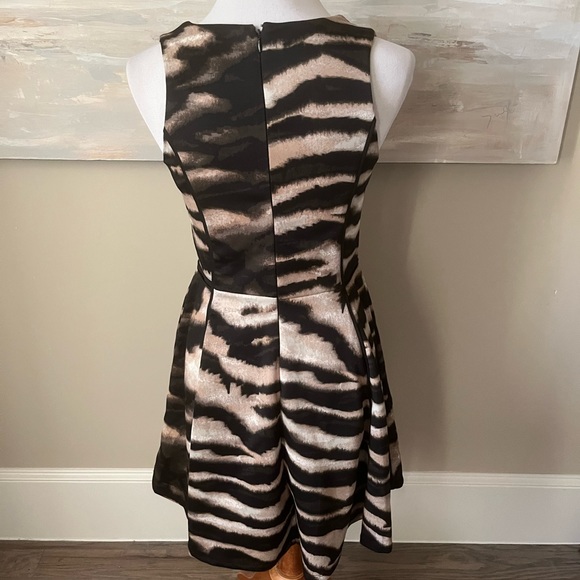 Massimo exotic print fit and flare dress with zipper detail - Picture 5 of 11